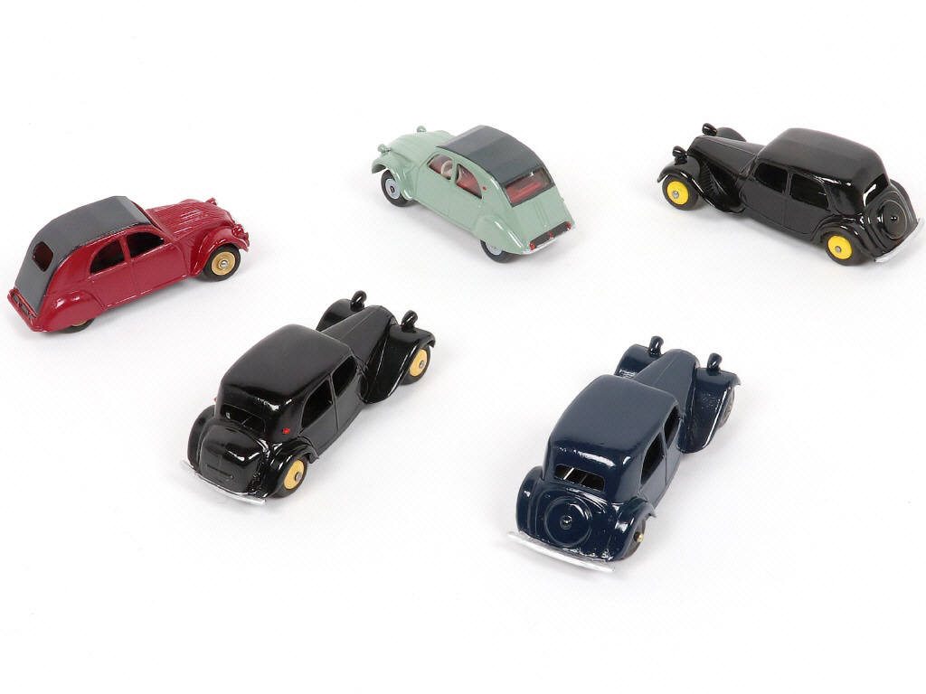 Lot 300 - DINKY TOYS (FRANCE) (5)