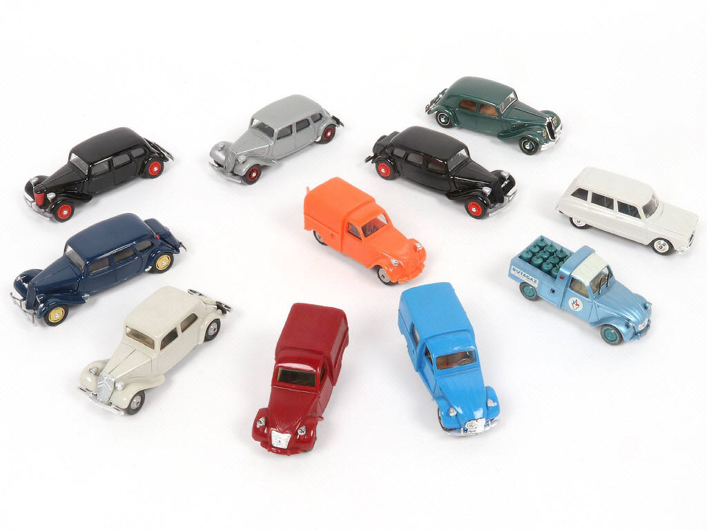 Lot 70 - DIVERS (11)