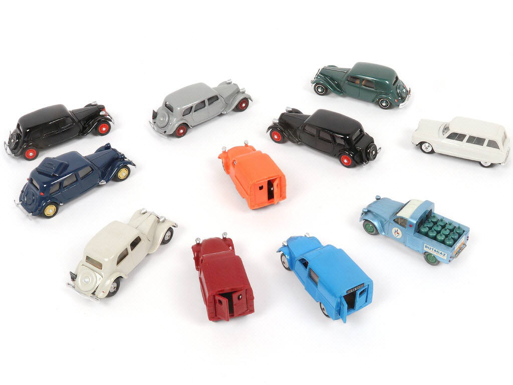 Lot 70 - DIVERS (11)