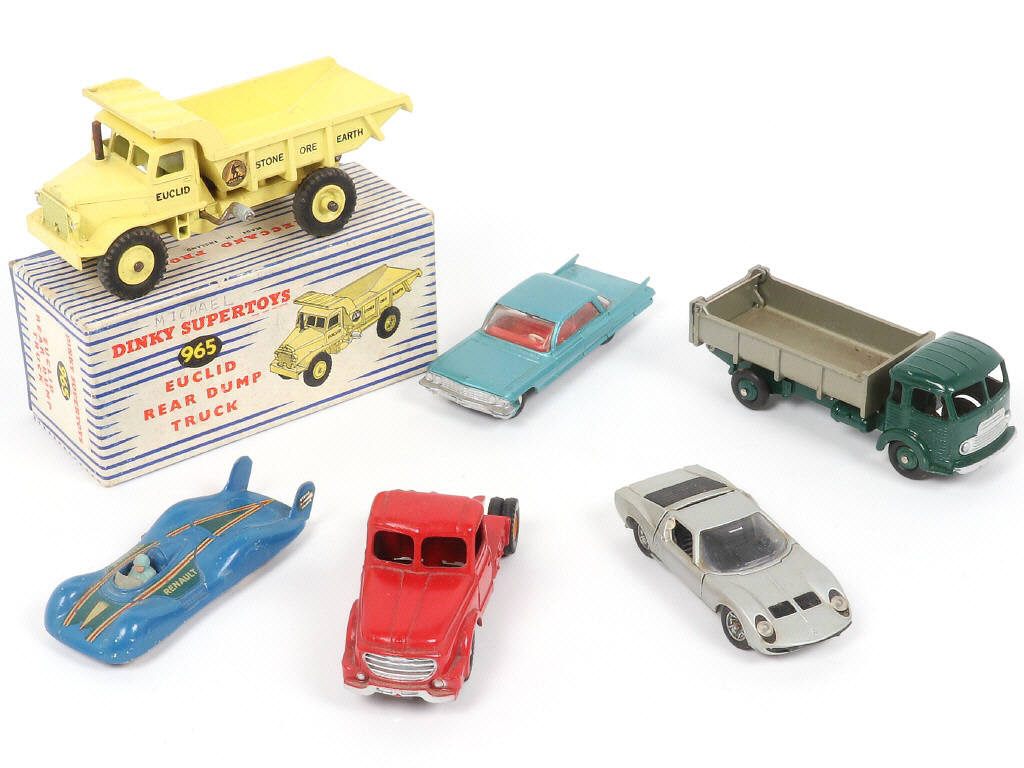 Lot 67 - DIVERS (6)