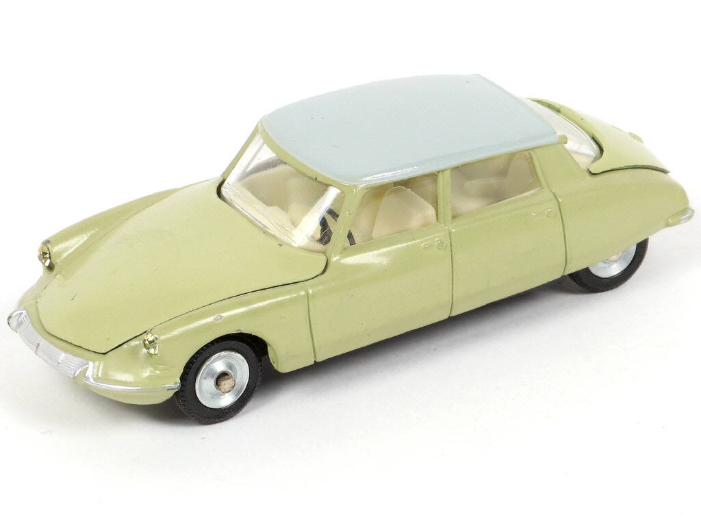 Lot 246 - DINKY TOYS (FRANCE) (1)