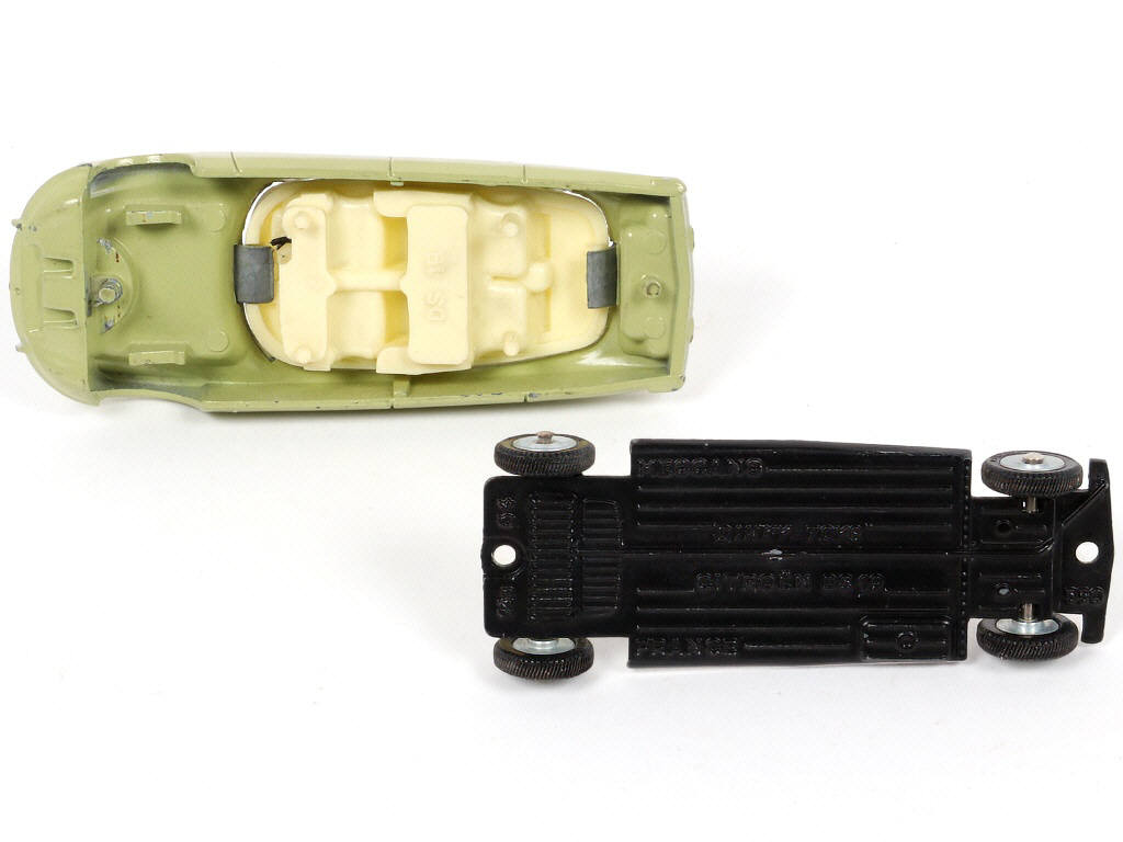 Lot 246 - DINKY TOYS (FRANCE) (1)