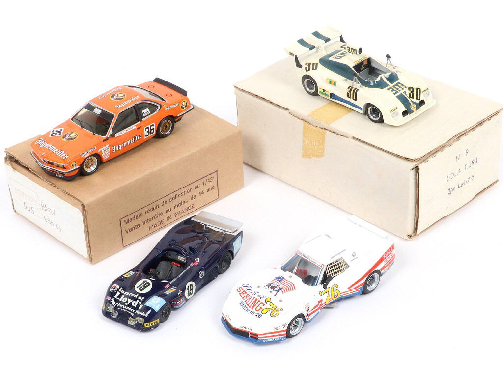 Lot 58 - DIVERS (4)