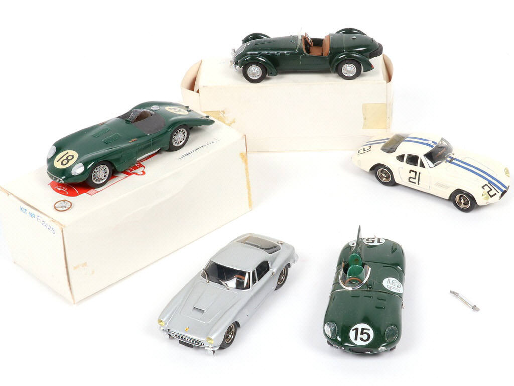 Lot 62 - DIVERS (5)