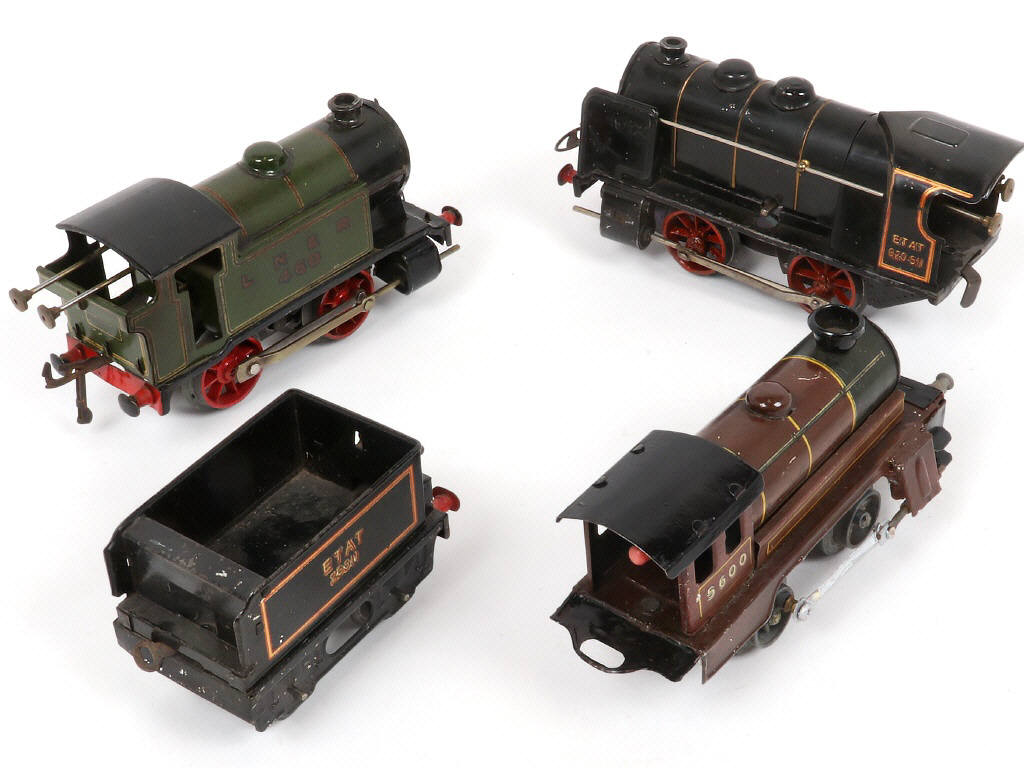 Lot 29 - DIVERS (4)