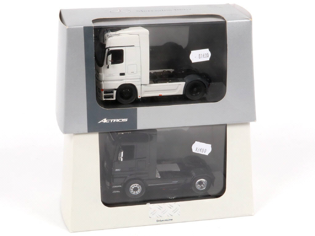 Lot 50 - DIVERS (2)