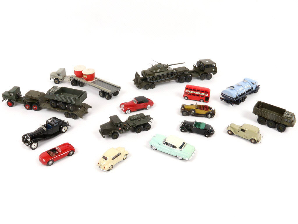 Lot 65 - DIVERS (16)