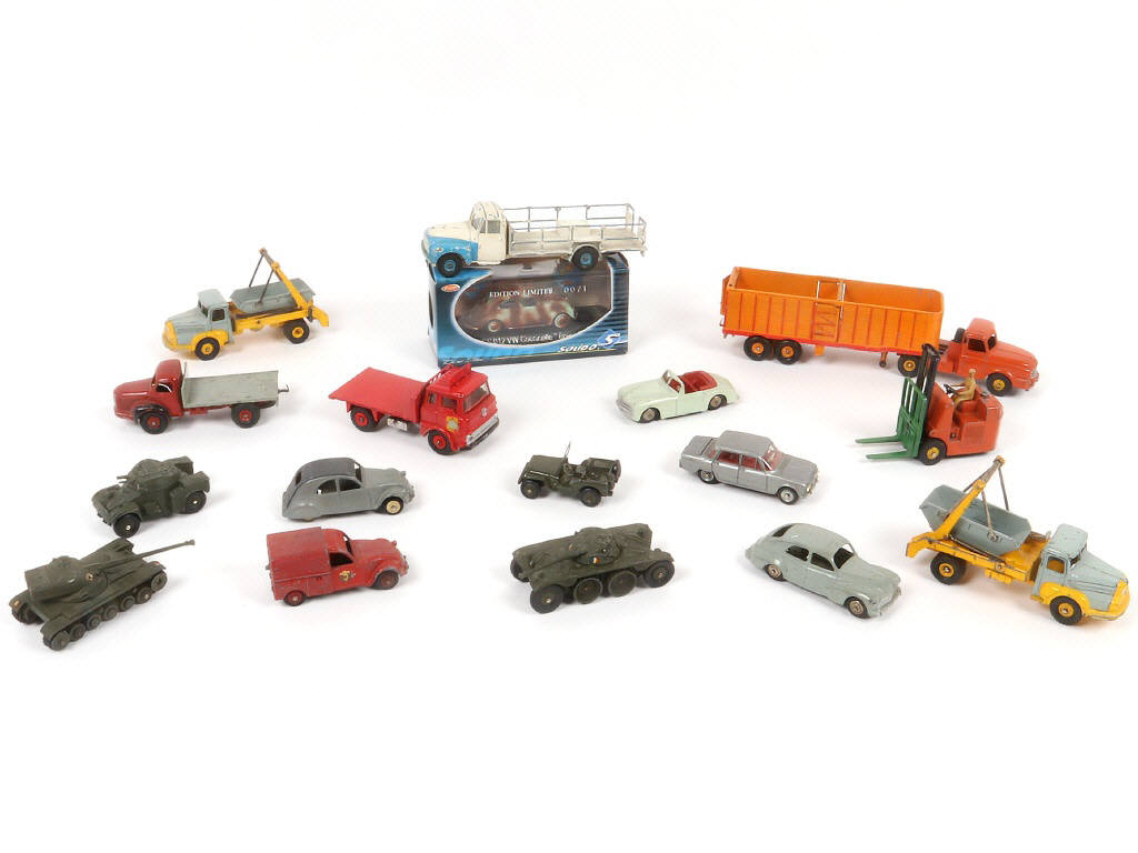 Lot 67 - DIVERS (17)