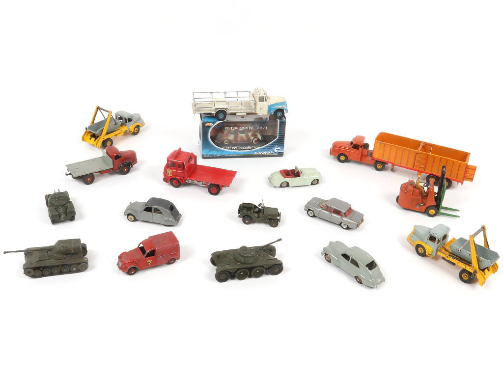 Lot 67 - DIVERS (17)