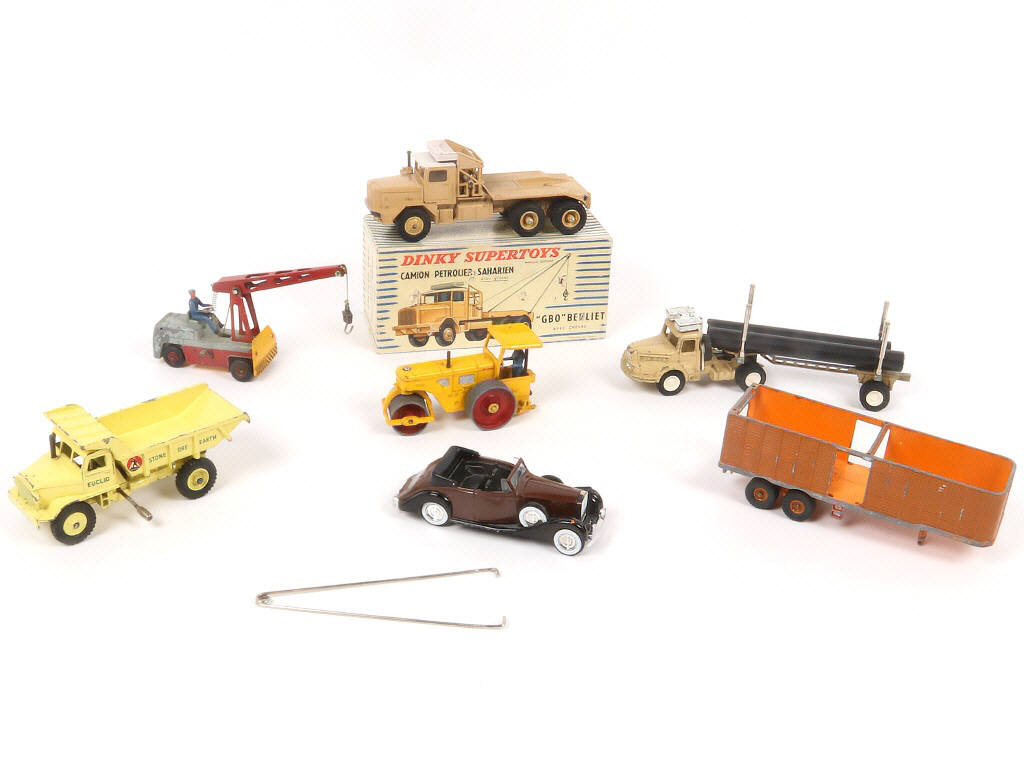 Lot 57 - DIVERS (7)