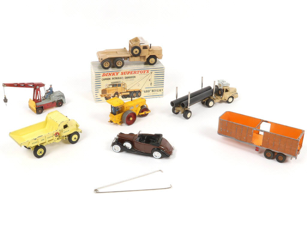 Lot 57 - DIVERS (7)
