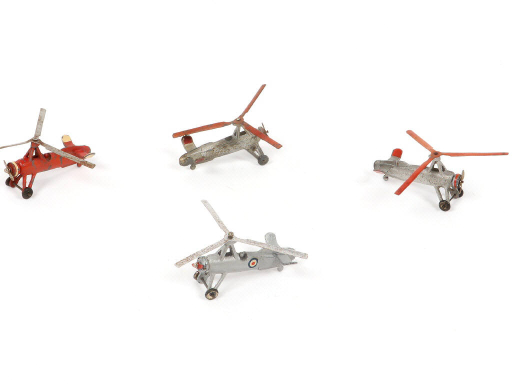 Lot 329 - DINKY TOYS (4)
