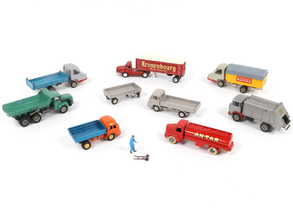 Lot 22 - DIVERS (9)