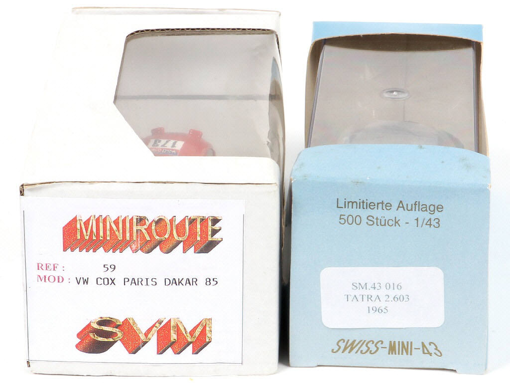 Lot 16 - DIVERS (2)