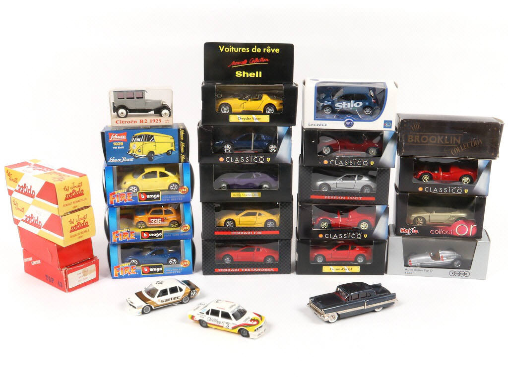 Lot 35 - DIVERS (23)