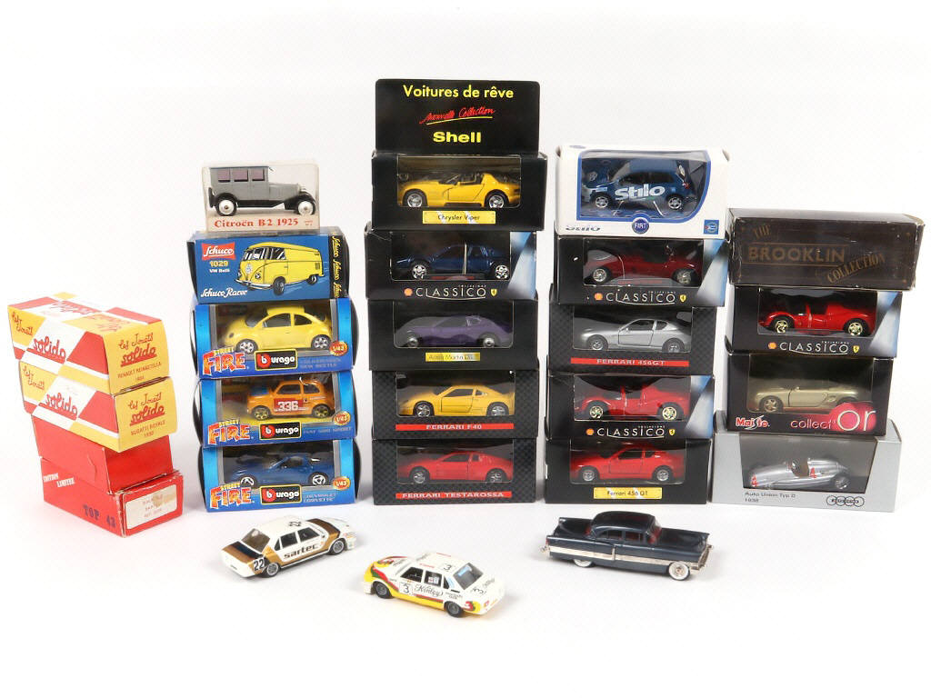 Lot 35 - DIVERS (23)
