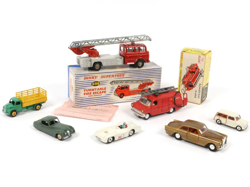 Lot 262 - DINKY TOYS (GB) (7)