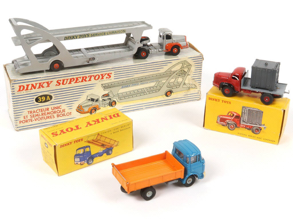 Lot 290 - DINKY TOYS (FRANCE) (3)