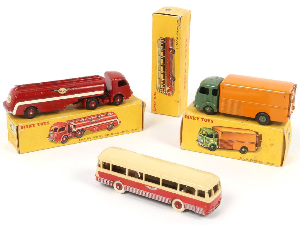 Lot 289 - DINKY TOYS (FRANCE) (3)