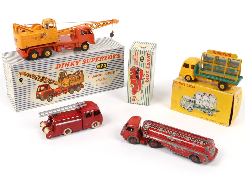 Lot 291 - DINKY TOYS (FRANCE) (4)