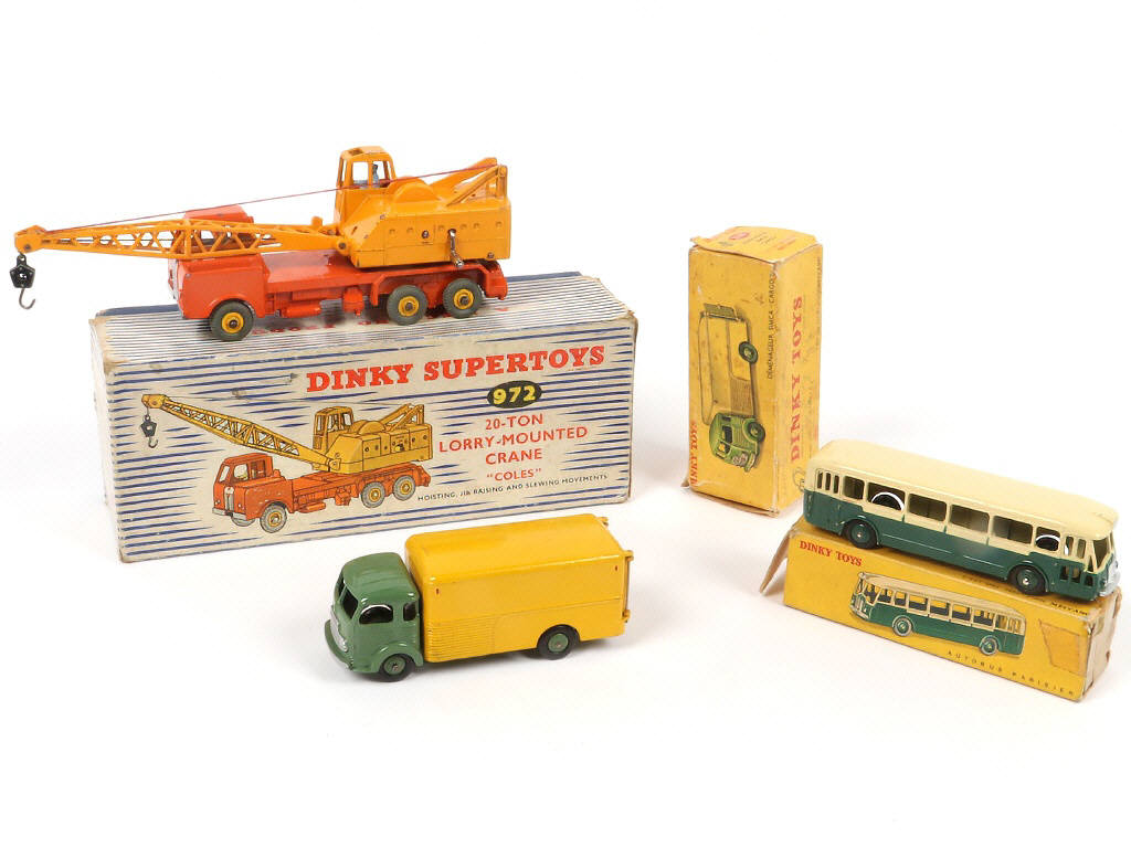 Lot 294 - DINKY TOYS (3)
