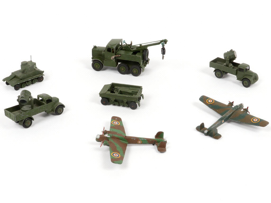 Lot 263 - DINKY TOYS (GB) (7)