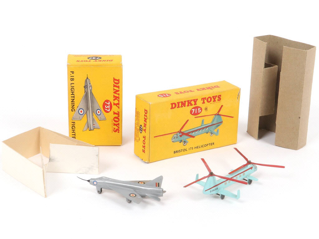 Lot 252 - DINKY TOYS (GB) (2)
