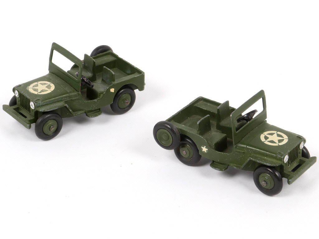 Lot 259 - DINKY TOYS (GB) (2)
