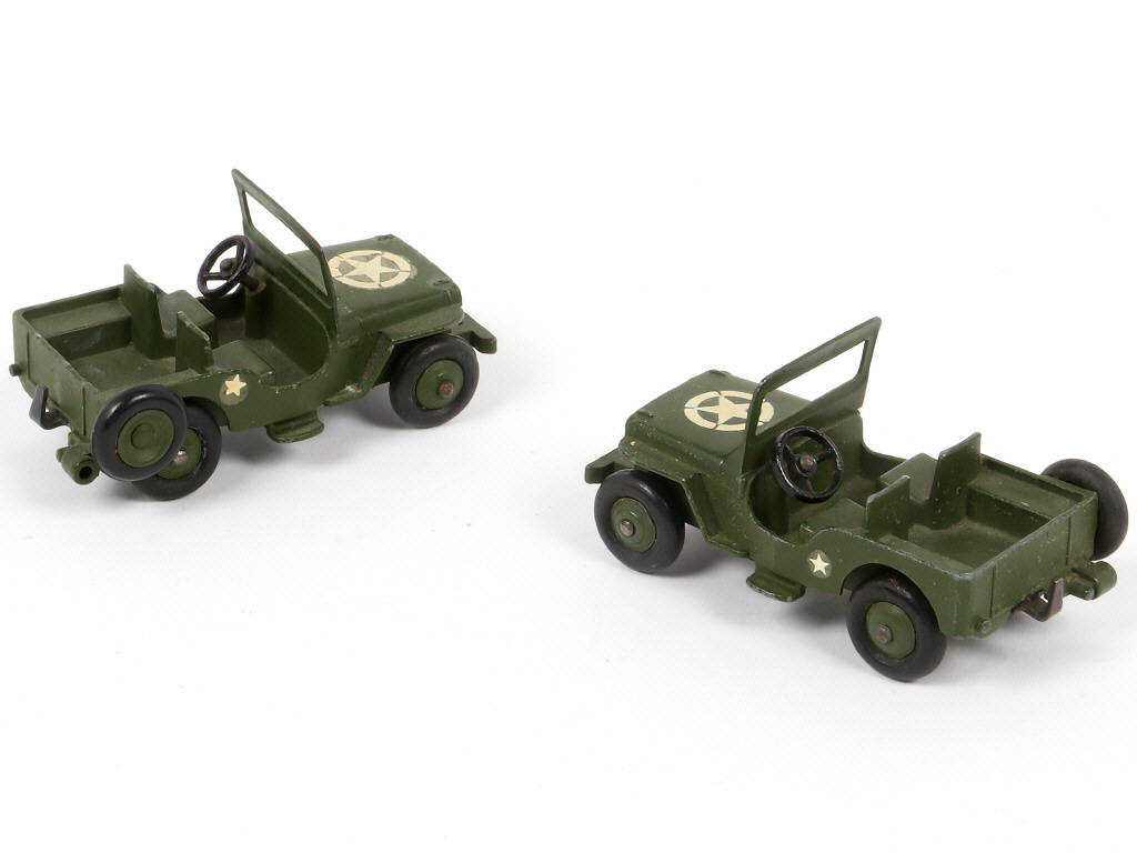 Lot 259 - DINKY TOYS (GB) (2)