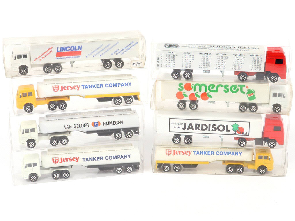 Lot 230 - MAJORETTE (FRANCE) (8)