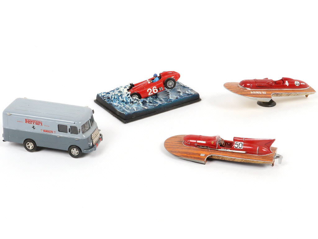 Lot 51 - DIVERS (4)