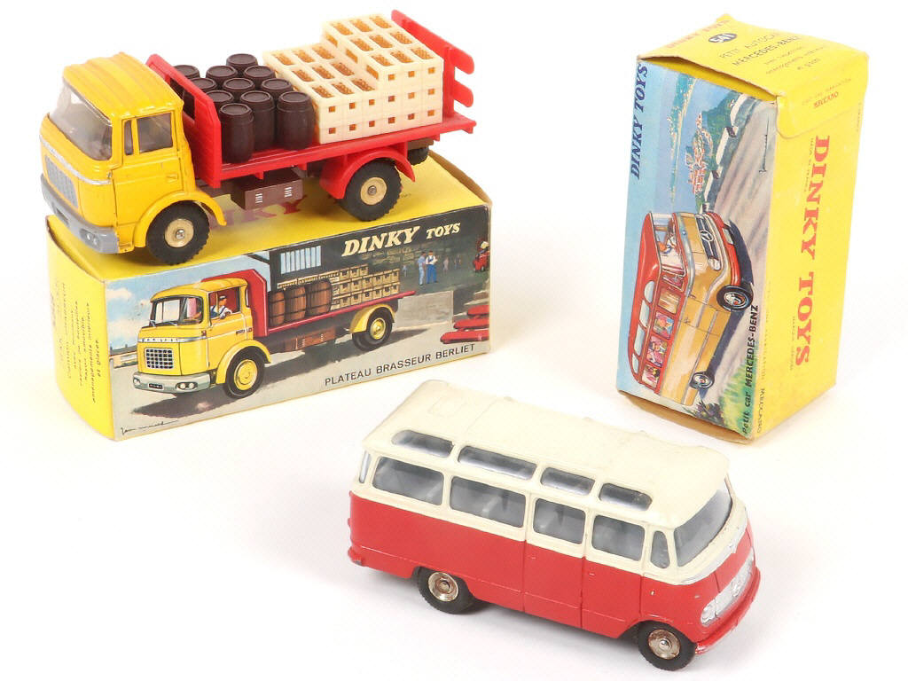 Lot 286 - DINKY TOYS (FRANCE) (2)