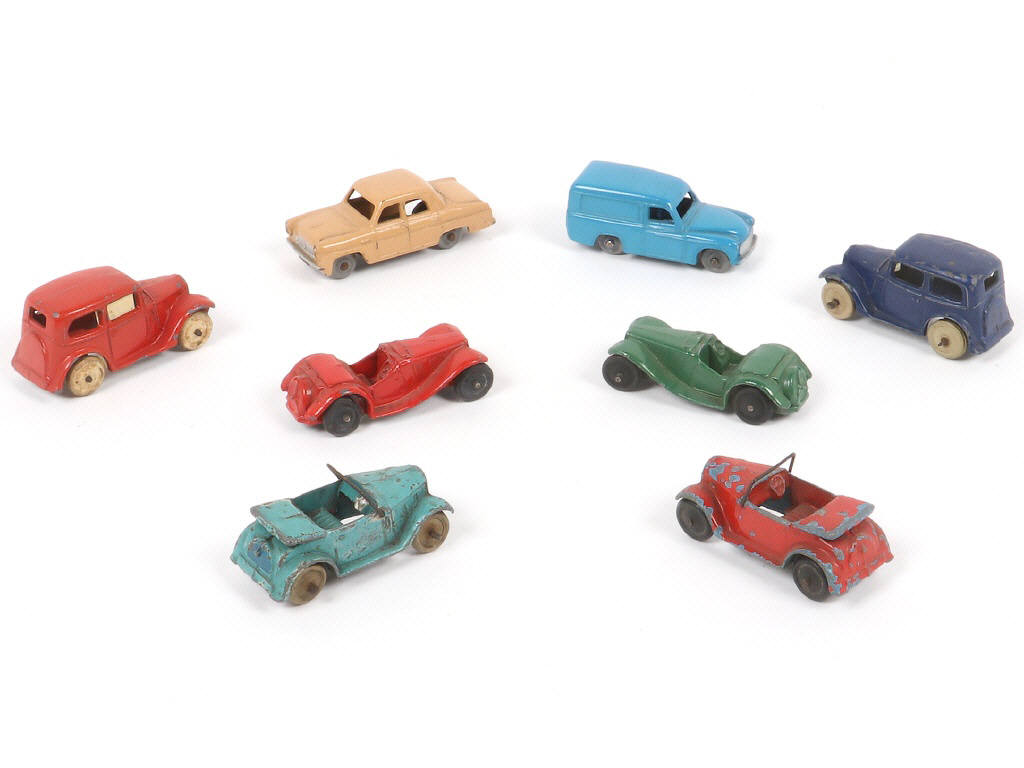 Lot 266 - DINKY TOYS (GB) (8)
