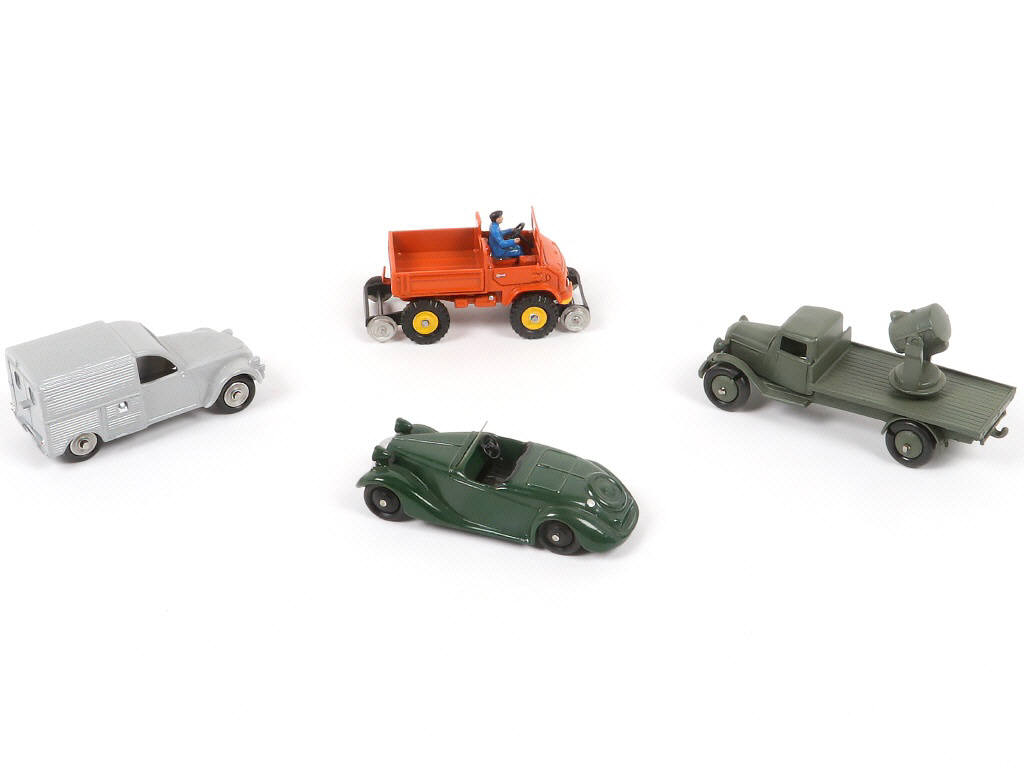 Lot 53 - DIVERS (4)