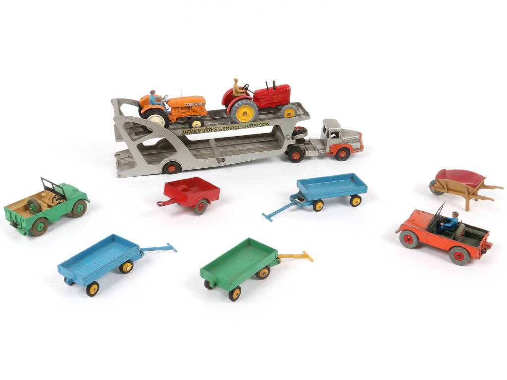 Lot 296 - DINKY TOYS (10)