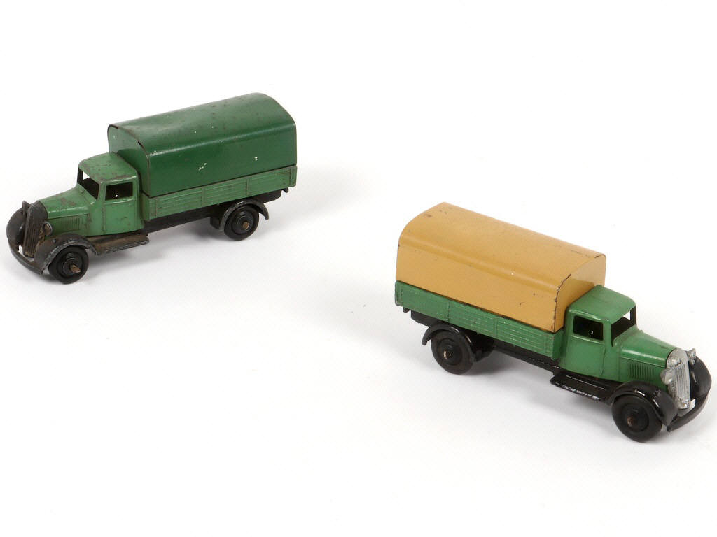 Lot 255 - DINKY TOYS (GB) (2)