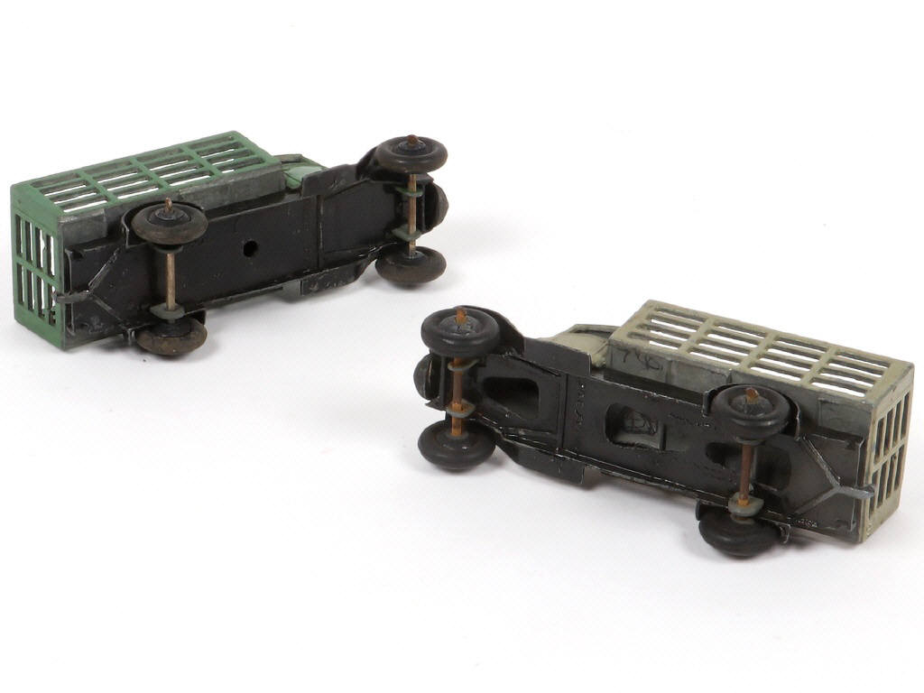 Lot 257 - DINKY TOYS (GB) (2)