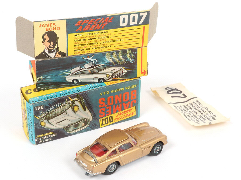 Lot 136 - CORGI TOYS (GB) (1)