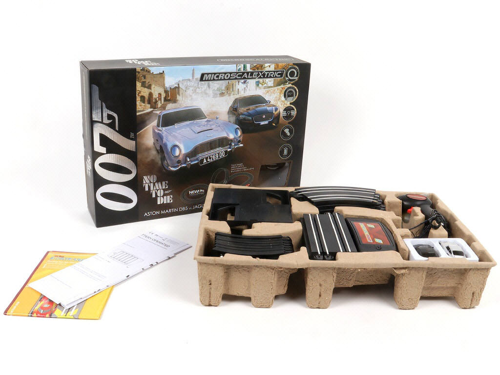 Lot 242 - SCALEXTRIC (GB) (1)