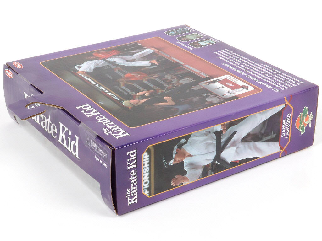 Lot 205 - DIVERS (2)