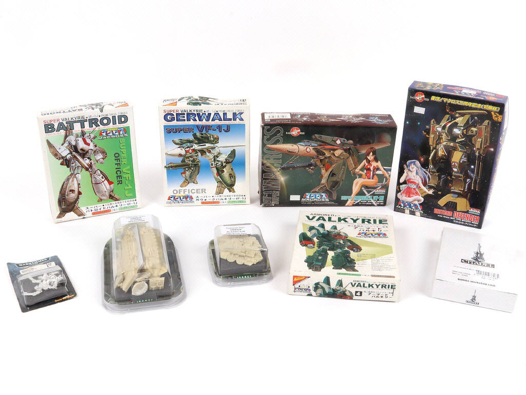 Lot 154 - DIVERS (9)