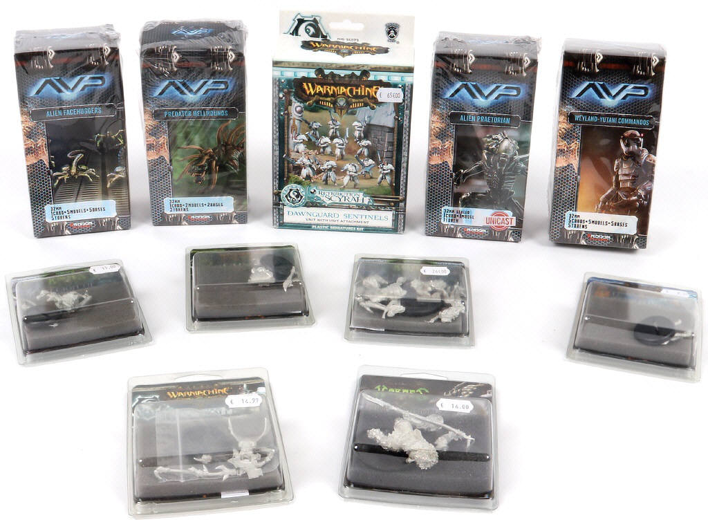 Lot 157 - DIVERS (11)