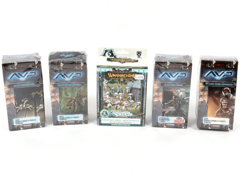 Lot 157 - DIVERS (11)