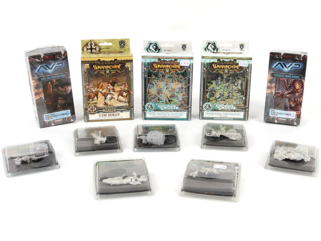 Lot 159 - DIVERS (12)