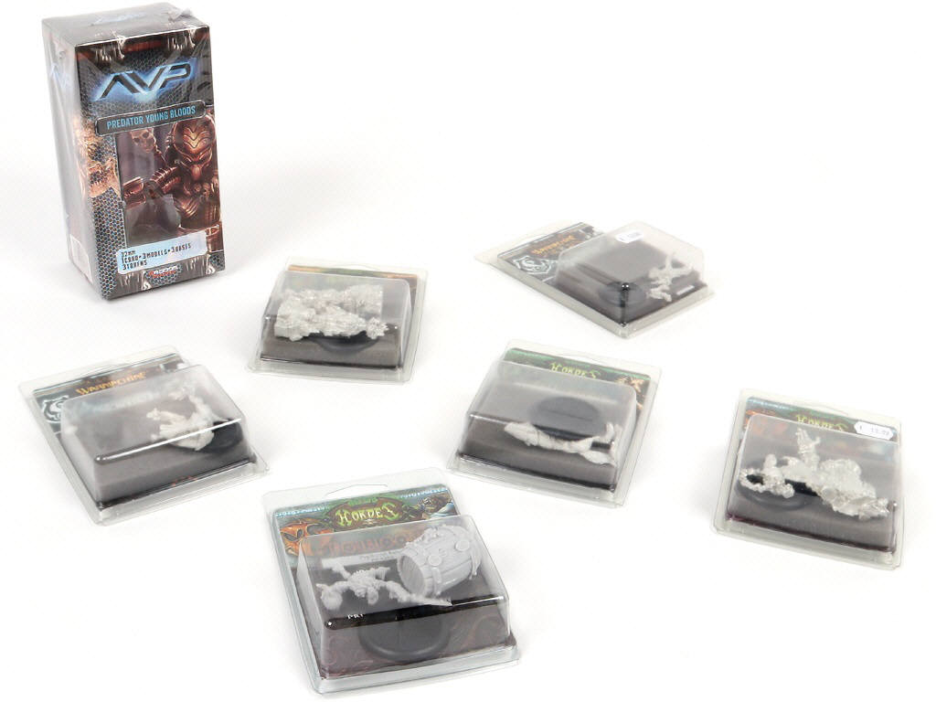 Lot 159 - DIVERS (12)