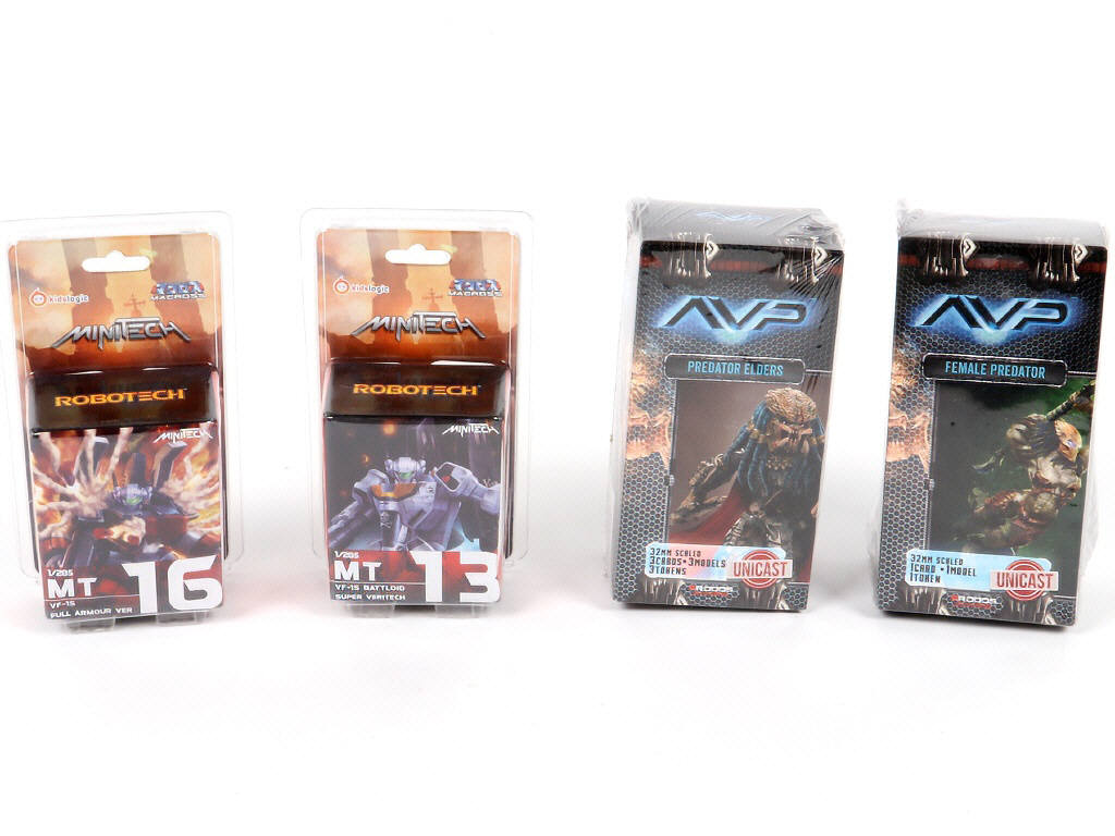 Lot 162 - DIVERS (16)