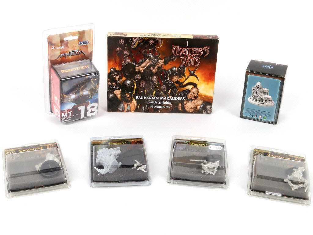 Lot 162 - DIVERS (16)