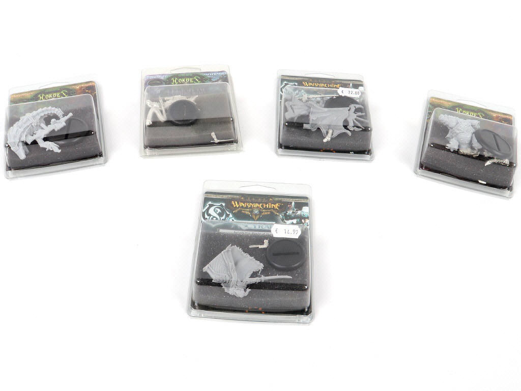 Lot 162 - DIVERS (16)