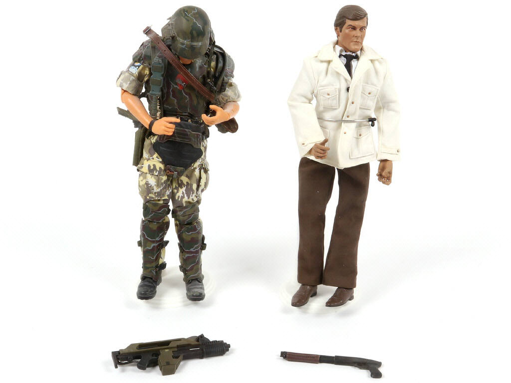 Lot 207 - DIVERS (4)