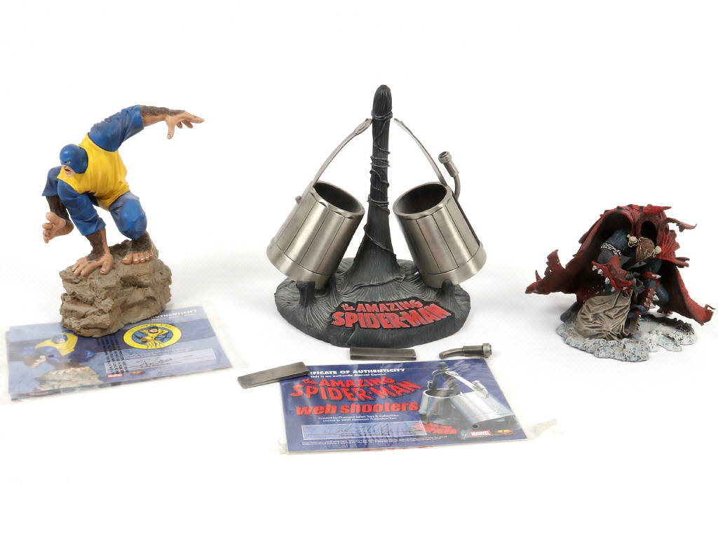 Lot 145 - DIVERS (3)